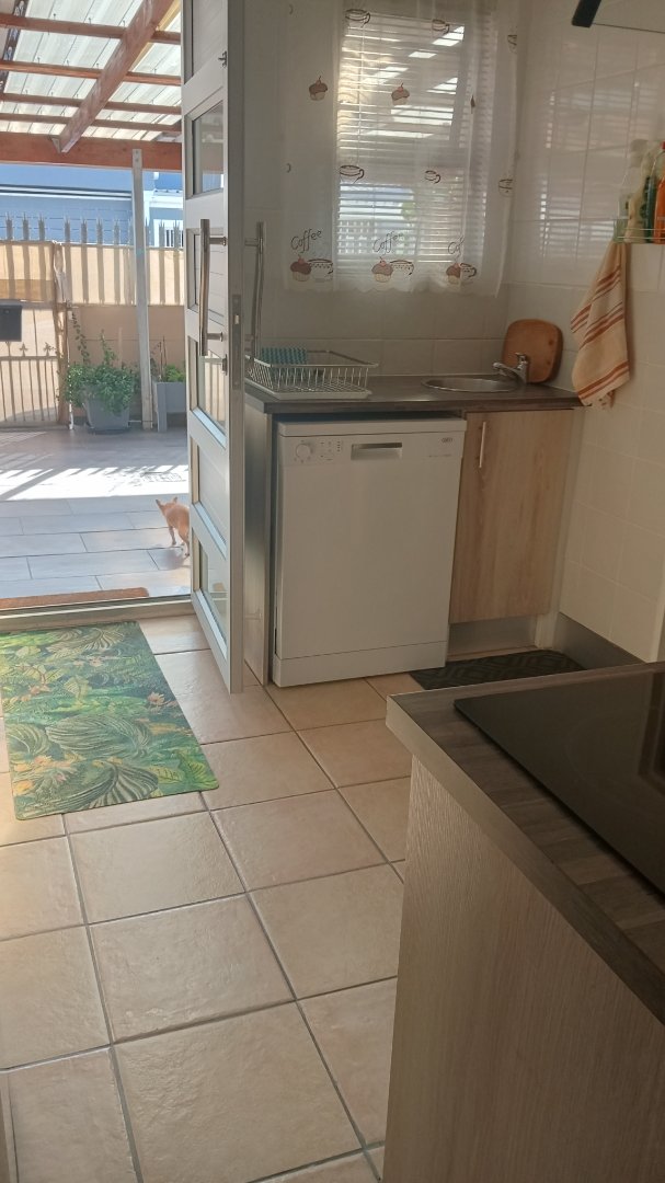 2 Bedroom Property for Sale in Lavender Hill Western Cape